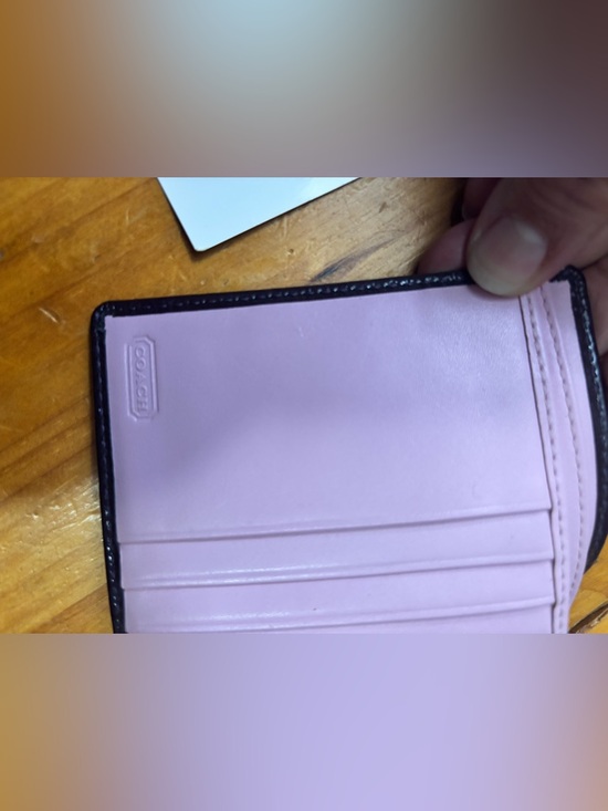 Coach patent leather wallet. - Picture 9 of 16